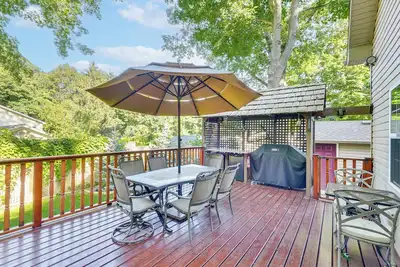 Image de Coloma Retreat w/ Fire Pit, Walk to Beaches!