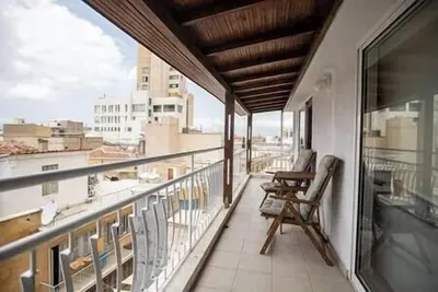 Sky-view Hideaway w/ free parking spot