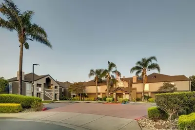 Image de Queen Stay Near Golf Club at Moffat Field! Pool, Mini Market, Pets Allowed!
