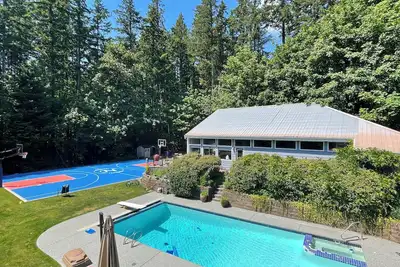 Image de Countryside pet-friendly bungalow with a pool, just 20 minutes from Portland