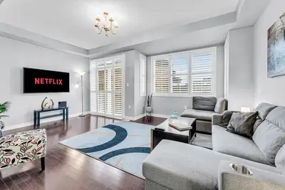 Image de Charming Home with Airport and Toronto Nearby