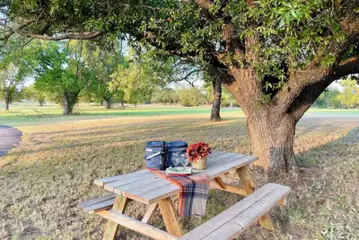Image de Charming 4-bedroom 3-bath Farmhouse at Pecanway Farm