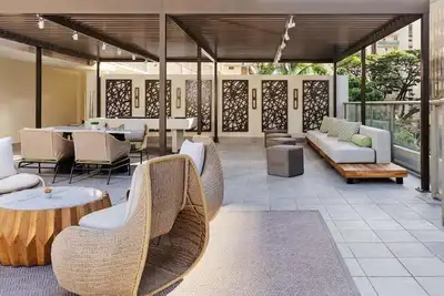 Image de Enjoy Rooftop Pool at this 2 Modern Rooms Steps from Waikiki Beach & Nightlife