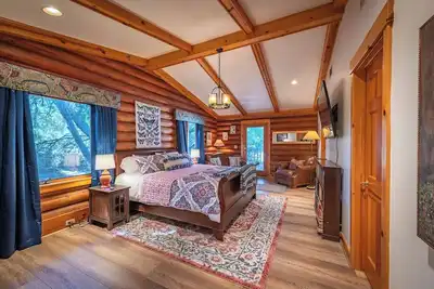 Image de Luxury Cabin in the Woods, near 3 Golf Courses.