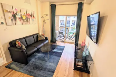 Image de Modern home in prime Newmarket location close to mall, transit and trails