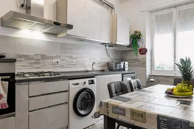 Image de Woodstick House With Balcony