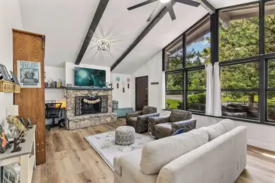 Image de Harry Potters Hideaway-Walking distance to everything! Golf, food, coffee shops