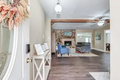Image de Spacious & Cozy Retreat Near Ou – Perfect for Your Stay in Norman