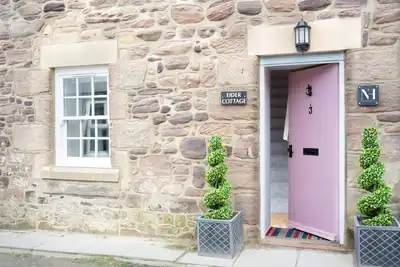 Image de Prestige-Cottage-Salle de bain privée séparée-Vue sur Rue-Nh Seascape