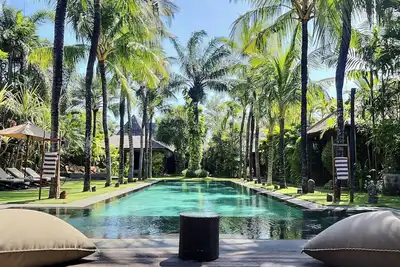 Image de Oasis Tropicale Près de la Plage - Envoûtante Villa Cachée à Seminyak