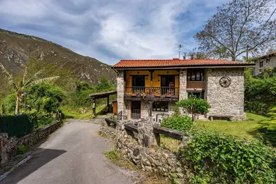 Image de Maison de campagne \"La Nozal\" avec vue sur les montagnes, piscine privée et Wi-Fi