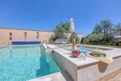 Image de Foska Country Home with Pool, Bibići, Croatia