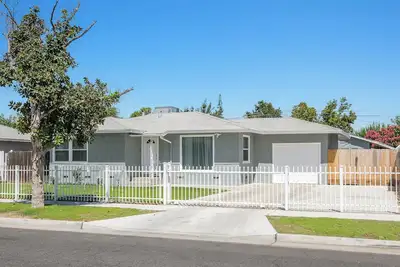 Image de Upgraded 2Bed/1b on Quiet Street w. Easy Access  to Us99