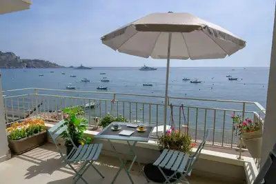 Image de Bel appartement en bord de mer Ă Giardini Naxos