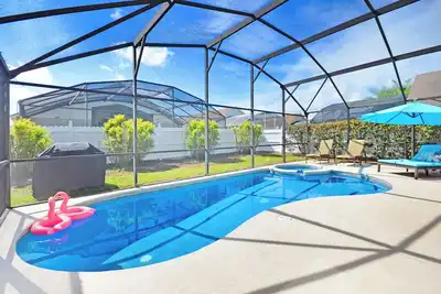 Image de 4 Br Pool Home w/Game Room & Spa. 10 Min to Disney Parks. Beautifully decorated.