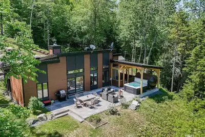 Image de Lac - Spa et Sauna | Le Van Gogh