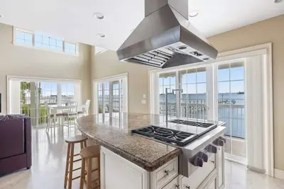 Image de Direct Waterfront 3/2 Entire House on the Indian River