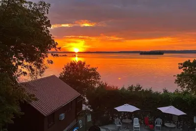 Image de 2 Bedroom loft #7, fireplace, a lake view outdoor sauna