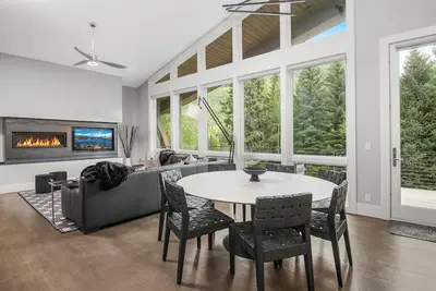 Image de Aprés Chalet | Luxury 6bd Home in East Vail