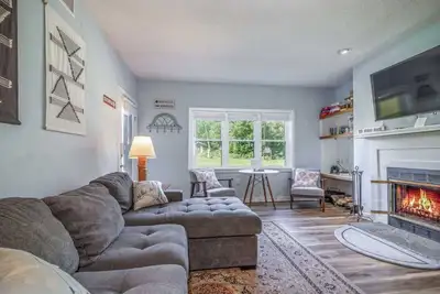 Image de Cozy Slopeside Escape - Ski-In/Out Condo at Okemo