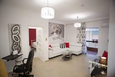 Image de Cozy apartment with sea view next to Marina Zeas! !