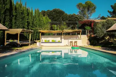 Image de New 2025! : Mas Elaïa, vue sur les Alpilles face à St Remy de Provence
