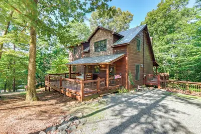 Image de Deck & Private Hot Tub: Cabin in Ellijay!