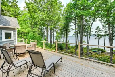 Image de Coastal Branch Lake House w/ Dock & Game Room