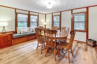 Image de Secluded Crown Point Haven Near Golfing & Parks!