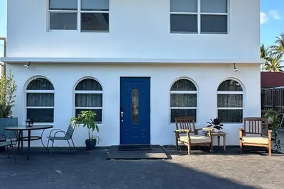 Image de Private duplex (first floor) centrally located to beaches and the city of Miami.