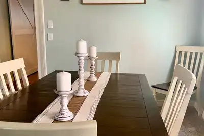 Image de Charming river view 2-bedroom home in Aurora WiFi Ac creation museum and Ark