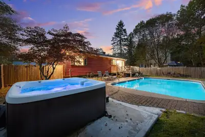 Image de Experience Four Seasons in the Poconos - hot tub, lakeview