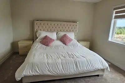 Image de Charming 4-bedroom house with WiFi and Ac in lovely Welland lic#289