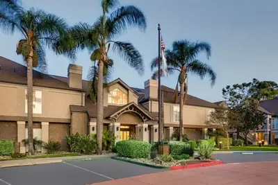 Image de For the Whole Family! 2 Comfortable 1br Suite, Onsite Pool, Pets are Welcome!