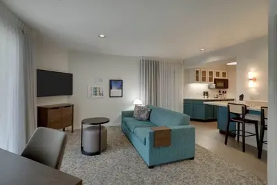 Image de Relaxing 1 Br Suite | 3 Units w/ Bbq Facilities, Mini Fridge & Swimming Pool!