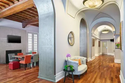 Image de 2 Connecting Suites at a 4. 5⭐️ Hotel