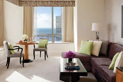 Image de 2 Connecting Suites at a 5⭐️ Hotel