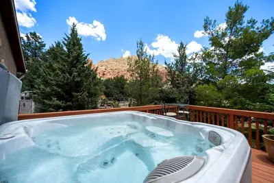Image de Private Sedona home with views hot tub/ fireplace