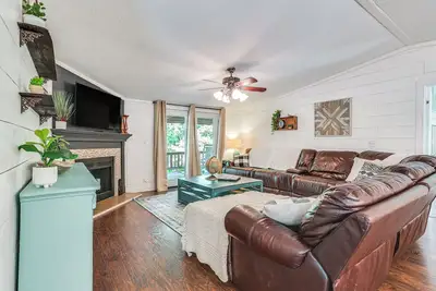 Image de Upscale Lake Texoma Vacation Home: 1 Mi to Marina!