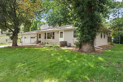 Image de Serenity near the lakes and quick access to Minneapolis