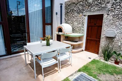 Image de Spectacular newly remodelled Colonial House with plunge pool