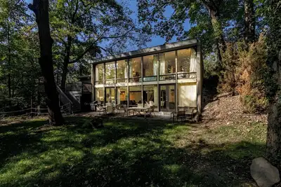 Image de Chatham House: Indy Retro Retreat --- spacious 5-bedroom house with backyard