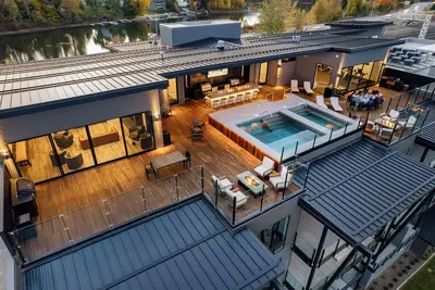 Image de Waterfront Luxe Seasons ~8~ Boat Slip