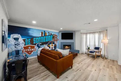 Image de Montrose 4br Sleeps 19 • 2 Homes • Walk to Dining