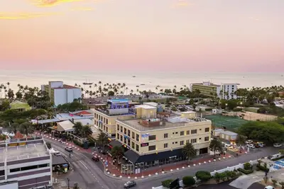 Image de Prime Location Walk to Palm Beach & Attractions!