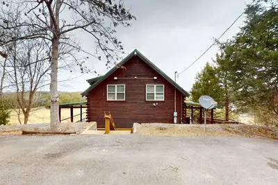 Image de Sprawling lake home w/ dock, picnic pavilion, game room +free attraction tickets