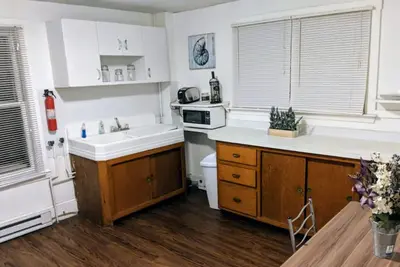 Image de Charming historic 2-bedroom apartment overlooking Charles River.