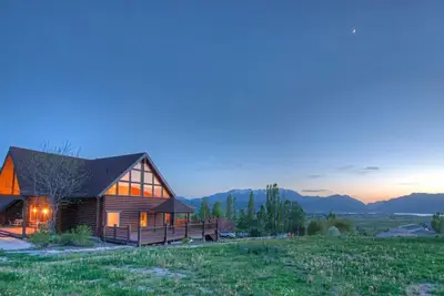 Image de Utah Luxury Home between SnowBasin and Powder Mountain minimum 6 month booking