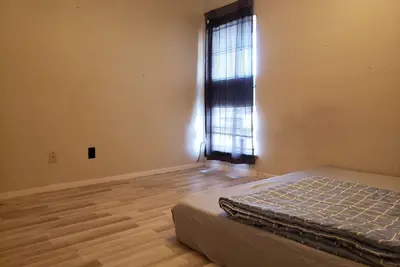 Image de Entire apartment full furnished up to 4 guests. 5. mins to China town