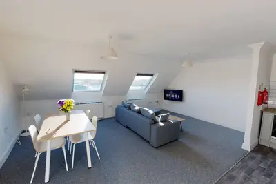 Image de K Suites - Modern 2 bed Apt w/ Free parking